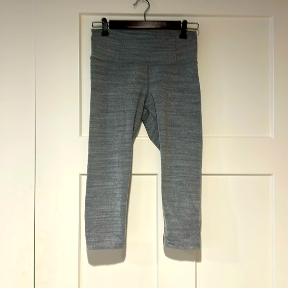 Manduka yoga pant; worn once; size M; capri legging